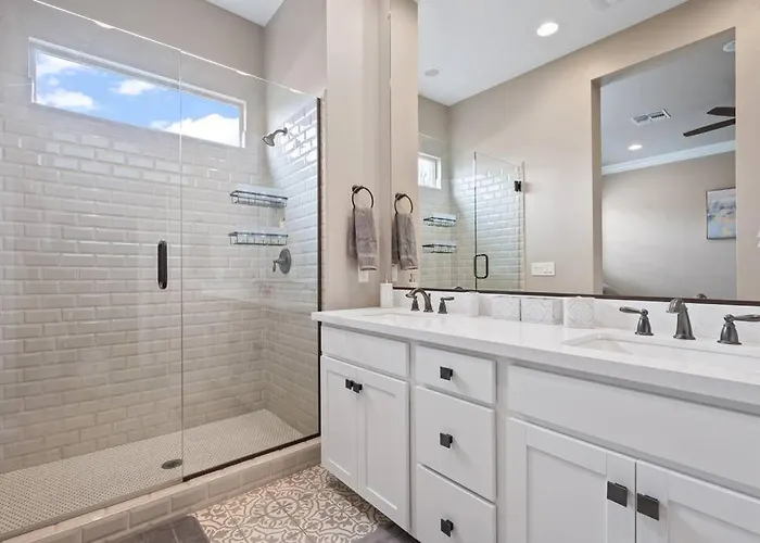 Apartment 3 Miles From Airport Center