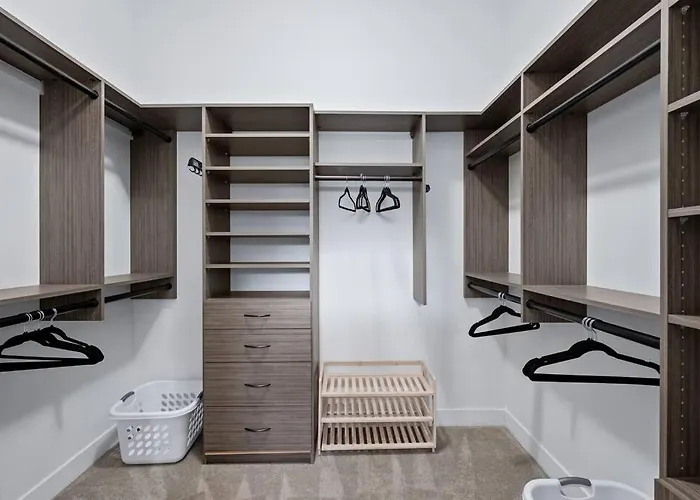 Apartment 3 Miles From Airport Center *