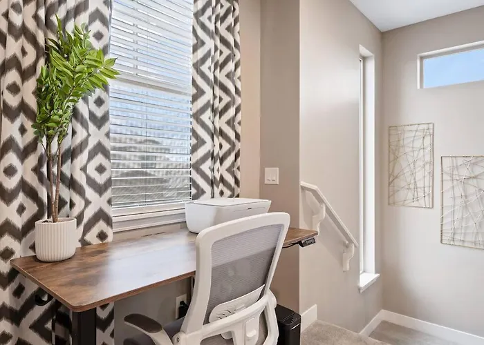 3 Miles From Airport Center * Chandler